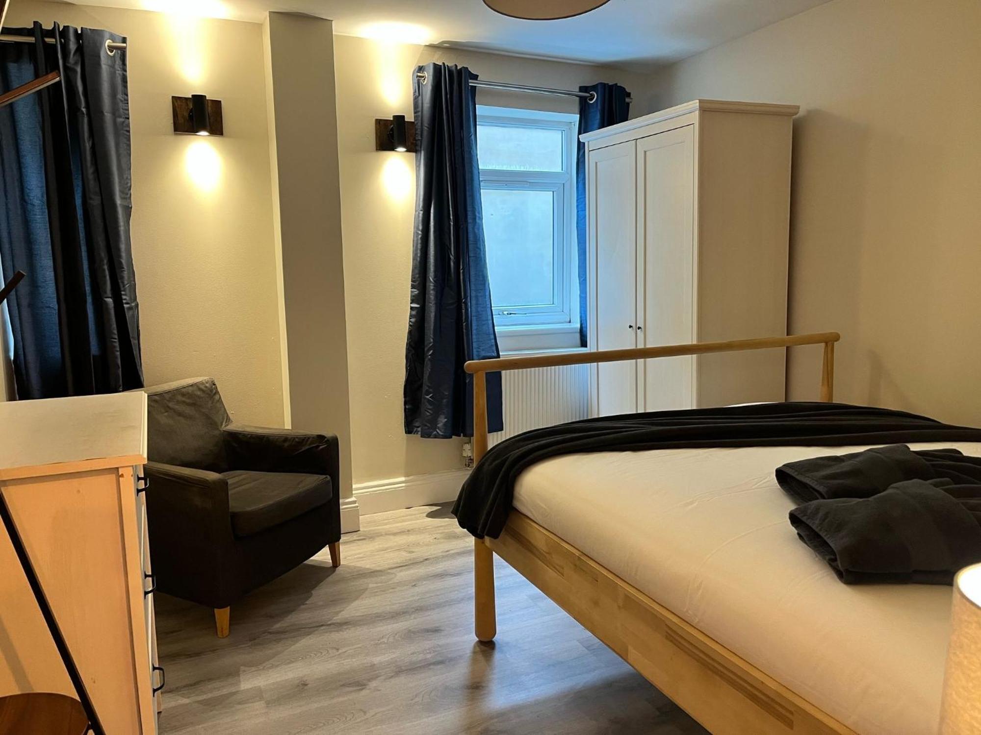 Spacious 2 Bedroom Apartament